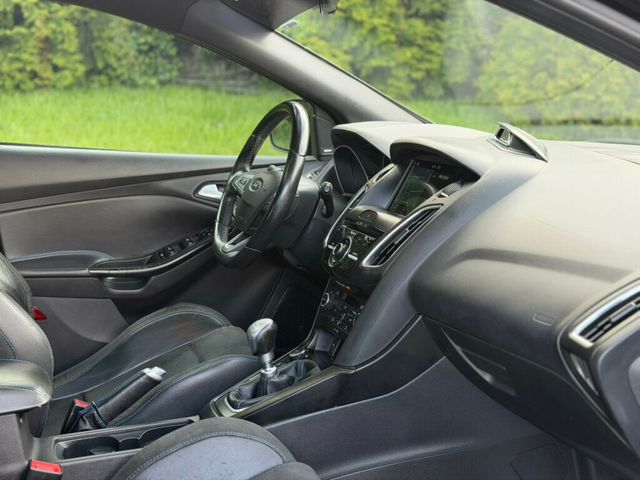 2017 Ford Focus RS Hatch - 23002543 - 22