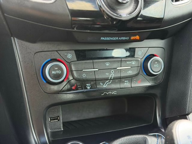 2017 Ford Focus RS Hatch - 23002543 - 32