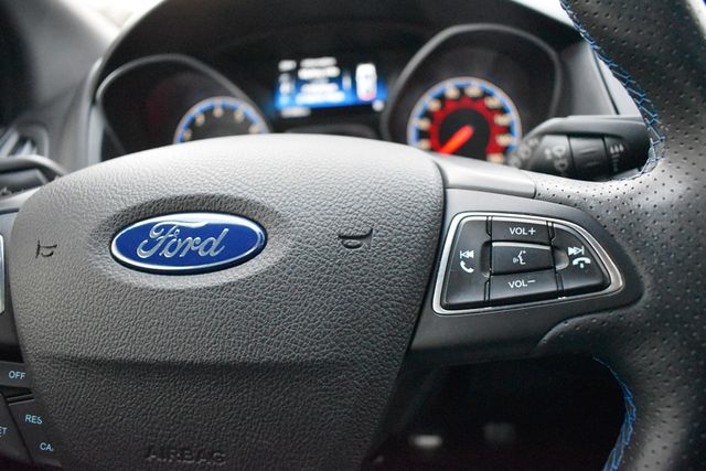2017 Ford Focus RS Hatch - 22950618 - 10