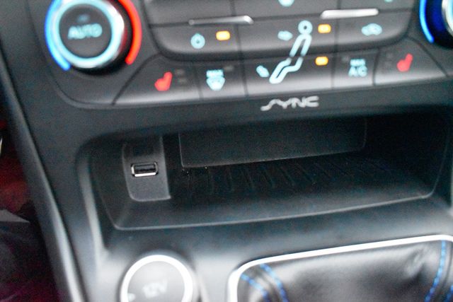 2017 Ford Focus RS Hatch - 22950618 - 19