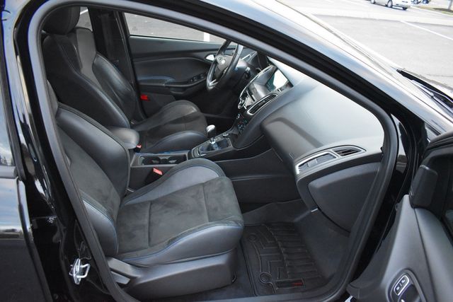 2017 Ford Focus RS Hatch - 22950618 - 31