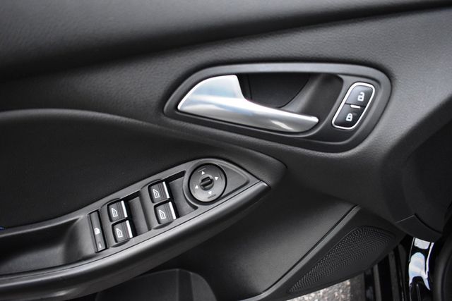 2017 Ford Focus RS Hatch - 22950618 - 35