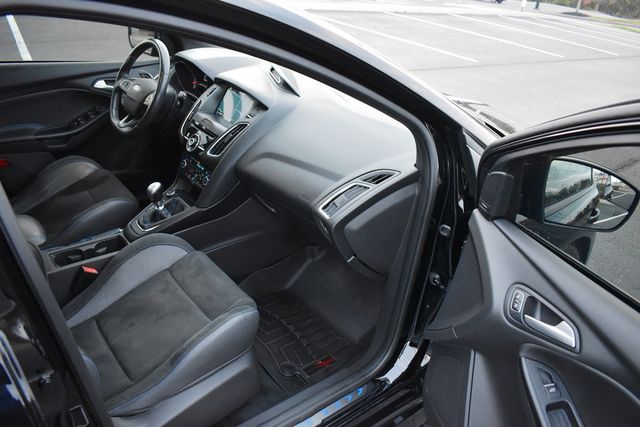 2017 Ford Focus RS Hatch - 22950618 - 41