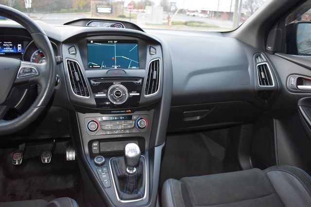 2017 Ford Focus RS Hatch - 22950618 - 44