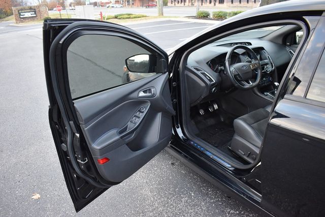 2017 Ford Focus RS Hatch - 22950618 - 48