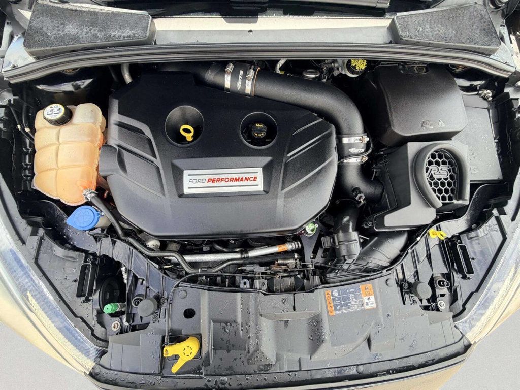 2017 Ford Focus RS Hatch - 23041914 - 9