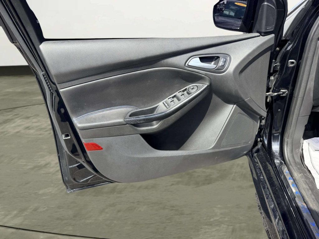 2017 Ford Focus RS Hatch - 23041914 - 13