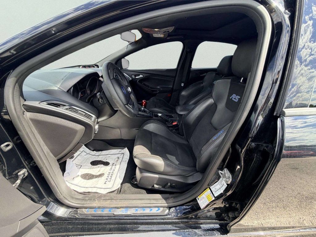 2017 Ford Focus RS Hatch - 23041914 - 14