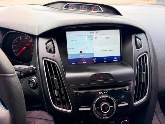 2017 Ford Focus RS Hatch - 23041914 - 28