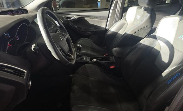 2017 Ford Focus RS Hatch - 22984307 - 6