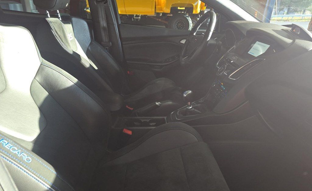 2017 Ford Focus RS Hatch - 22984307 - 7