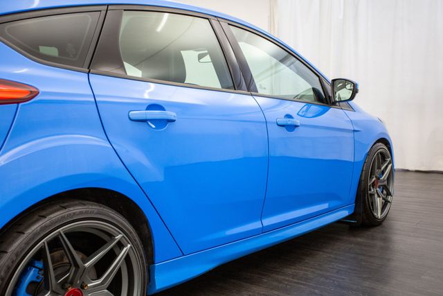 2017 Ford Focus RS Hatch - 22547223 - 32