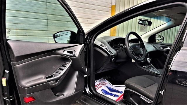 2017 Ford Focus SE 4dr Sedan - 21443697 - 11
