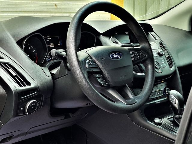 2017 Ford Focus SE 4dr Sedan - 21443697 - 13