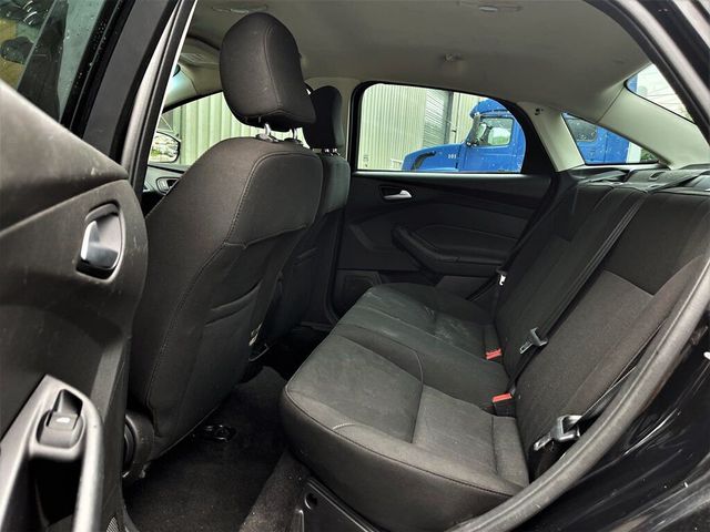 2017 Ford Focus SE 4dr Sedan - 21443697 - 15