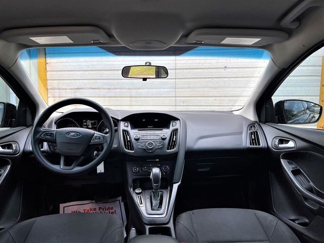 2017 Ford Focus SE 4dr Sedan - 21443697 - 16