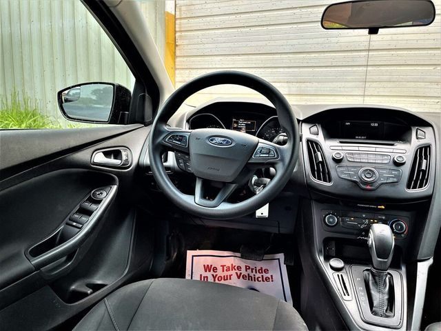 2017 Ford Focus SE 4dr Sedan - 21443697 - 17