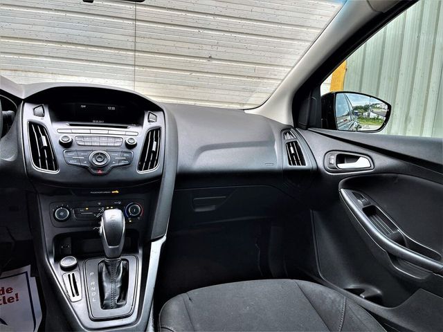 2017 Ford Focus SE 4dr Sedan - 21443697 - 18