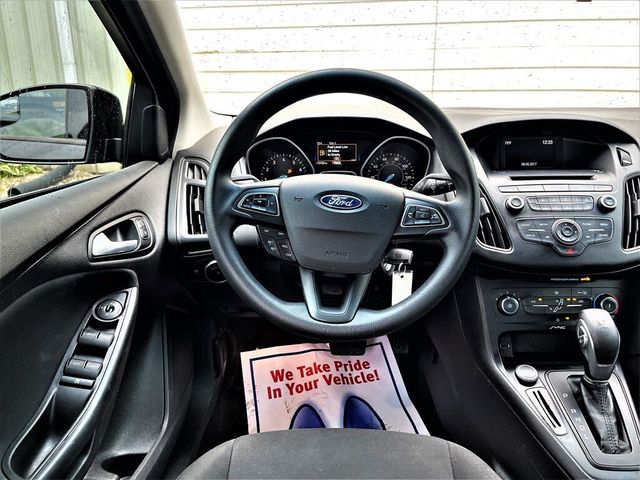2017 Ford Focus SE 4dr Sedan - 21443697 - 19