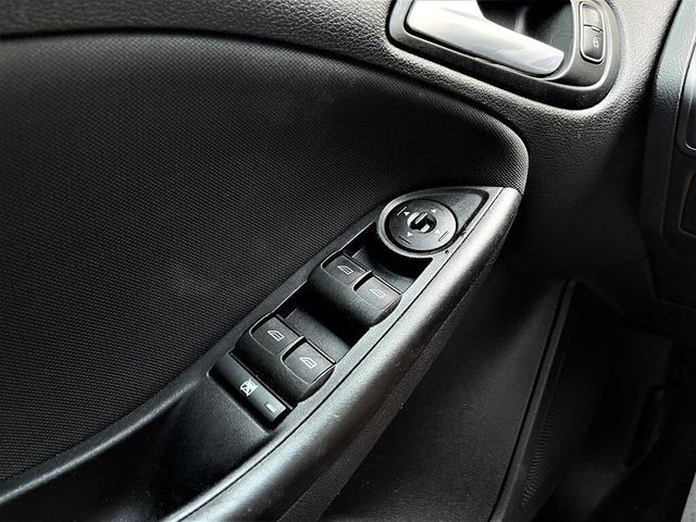 2017 Ford Focus SE 4dr Sedan - 21443697 - 20