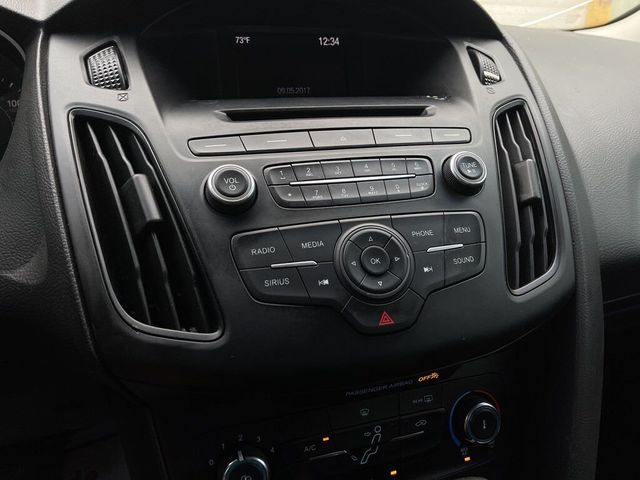 2017 Ford Focus SE 4dr Sedan - 21443697 - 24