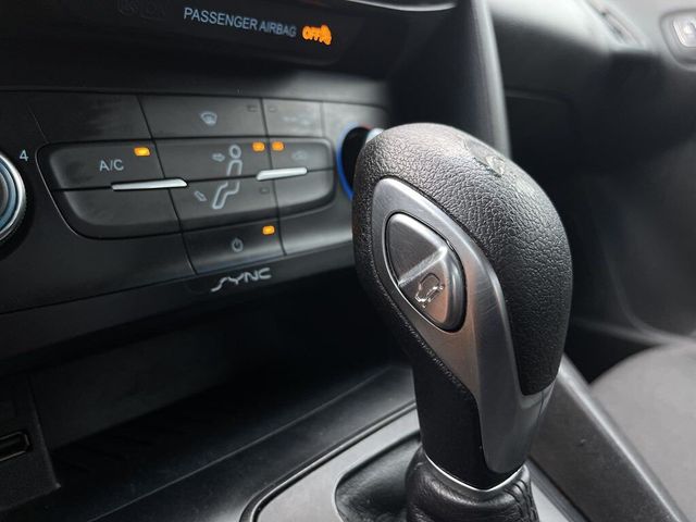 2017 Ford Focus SE 4dr Sedan - 21443697 - 26