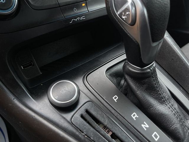 2017 Ford Focus SE 4dr Sedan - 21443697 - 27