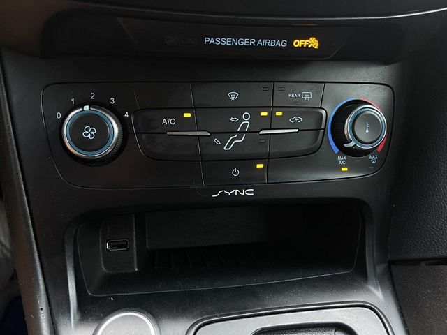 2017 Ford Focus SE 4dr Sedan - 21443697 - 28
