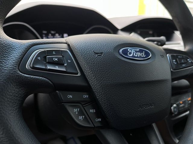 2017 Ford Focus SE 4dr Sedan - 21443697 - 30
