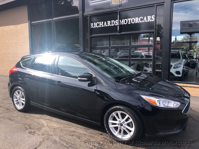 2017 Ford Focus SE Hatch - 21447476 - 0
