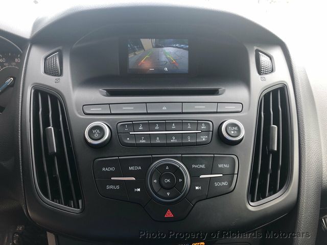 2017 Ford Focus SE Hatch - 21447476 - 10