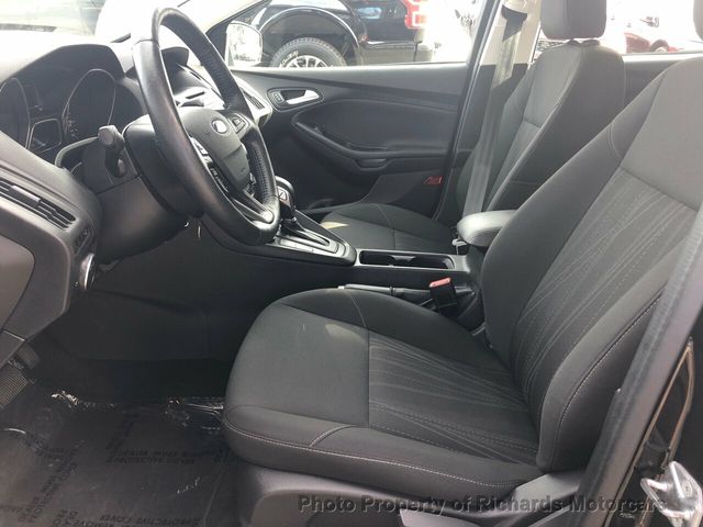2017 Ford Focus SE Hatch - 21447476 - 12