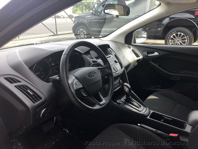 2017 Ford Focus SE Hatch - 21447476 - 13