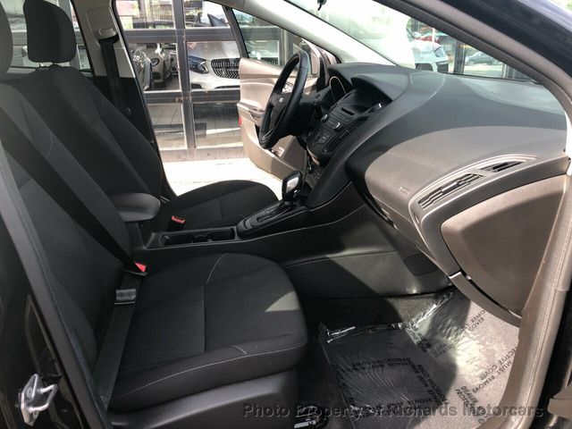 2017 Ford Focus SE Hatch - 21447476 - 14