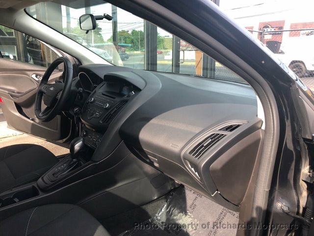 2017 Ford Focus SE Hatch - 21447476 - 15