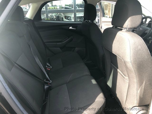 2017 Ford Focus SE Hatch - 21447476 - 16