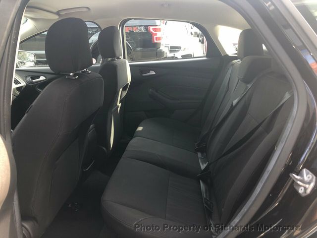 2017 Ford Focus SE Hatch - 21447476 - 17