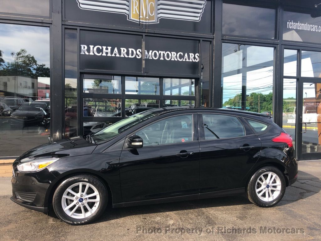 2017 Ford Focus SE Hatch - 21447476 - 19