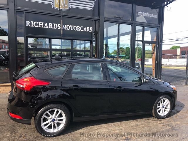 2017 Ford Focus SE Hatch - 21447476 - 2