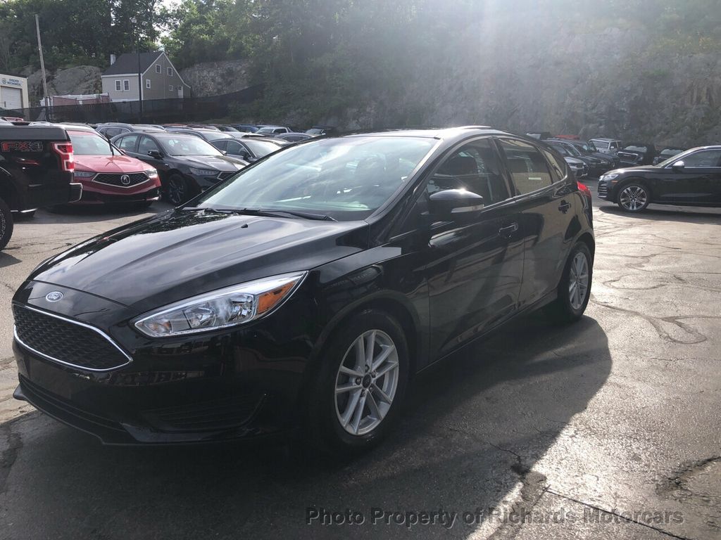 2017 Ford Focus SE Hatch - 21447476 - 4