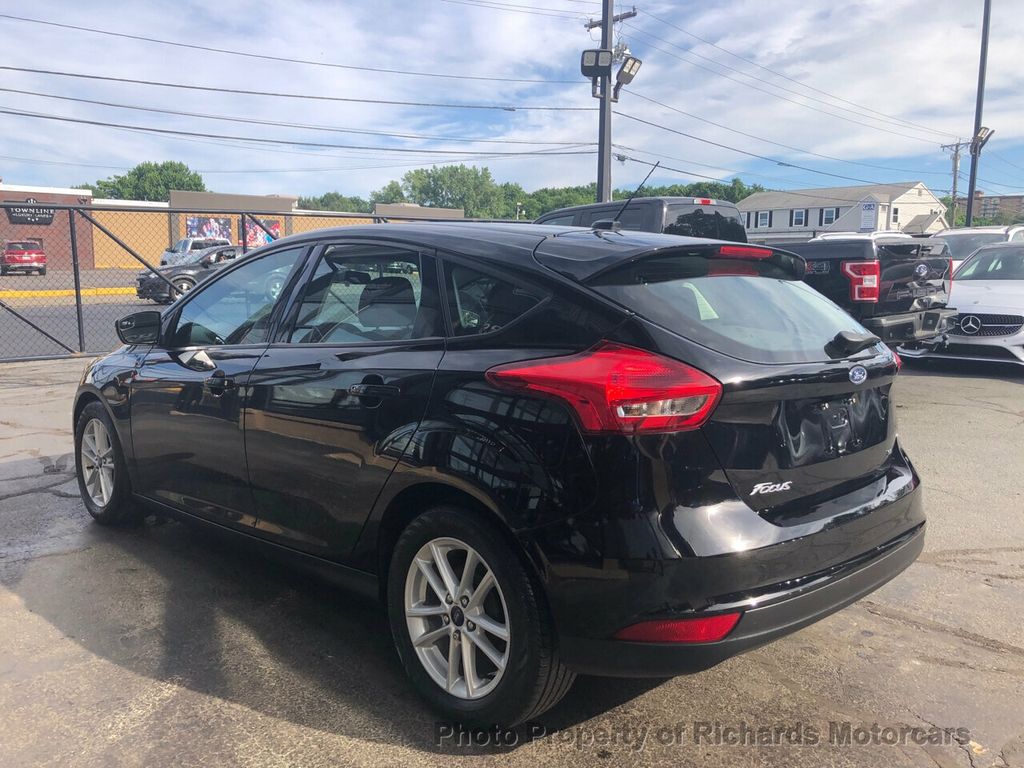 2017 Ford Focus SE Hatch - 21447476 - 5
