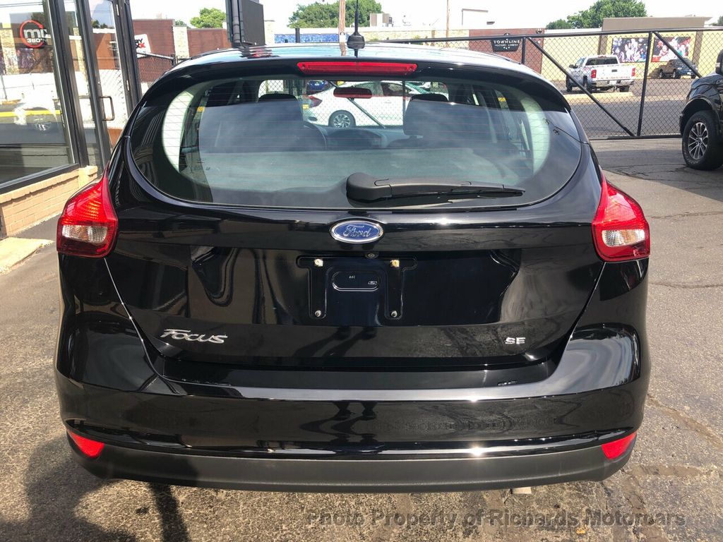 2017 Ford Focus SE Hatch - 21447476 - 6