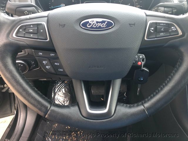 2017 Ford Focus SE Hatch - 21447476 - 7