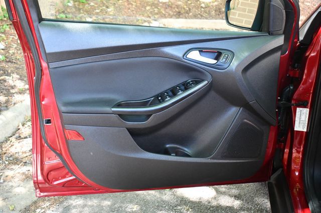 2017 Ford Focus SEL Hatch - 23026236 - 11