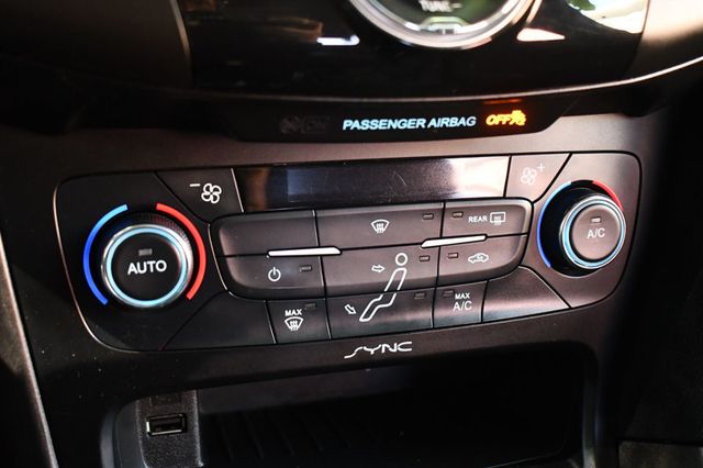 2017 Ford Focus SEL Hatch - 23026236 - 16
