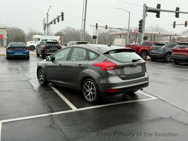 2017 Ford Focus SEL HATCHBACK W/ SUNROOF, BLUETOOTH, & CRUISE CONTROL - 22961875 - 9