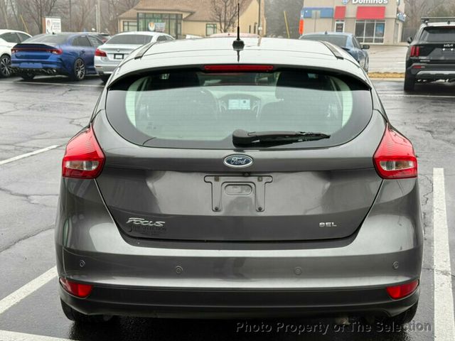 2017 Ford Focus SEL HATCHBACK W/ SUNROOF, BLUETOOTH, & CRUISE CONTROL - 22961875 - 12