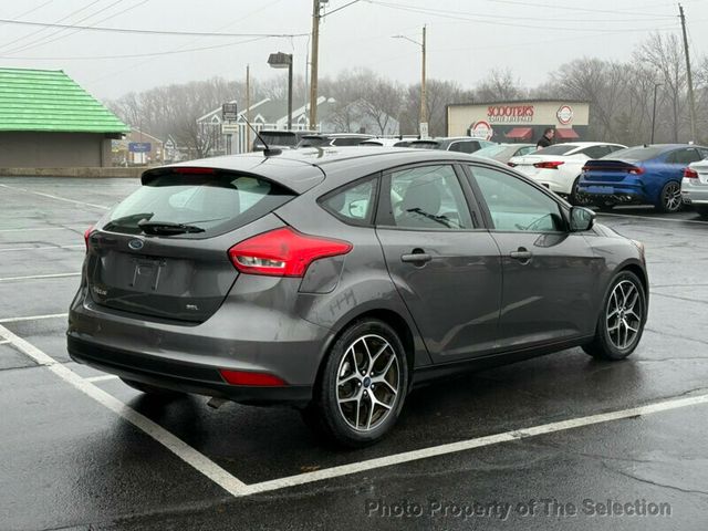 2017 Ford Focus SEL HATCHBACK W/ SUNROOF, BLUETOOTH, & CRUISE CONTROL - 22961875 - 14