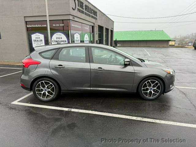 2017 Ford Focus SEL HATCHBACK W/ SUNROOF, BLUETOOTH, & CRUISE CONTROL - 22961875 - 15