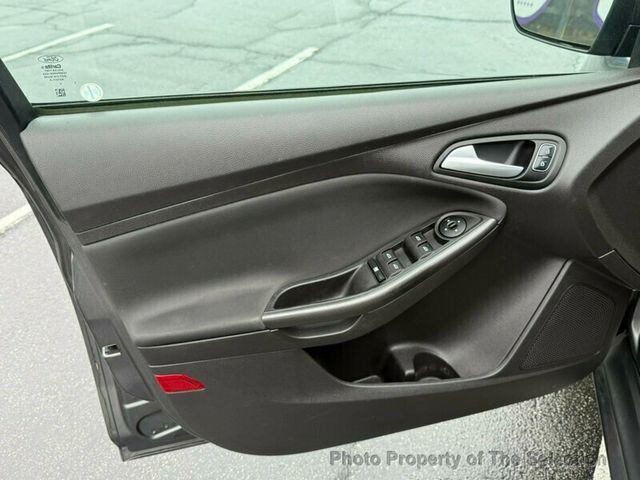 2017 Ford Focus SEL HATCHBACK W/ SUNROOF, BLUETOOTH, & CRUISE CONTROL - 22961875 - 16